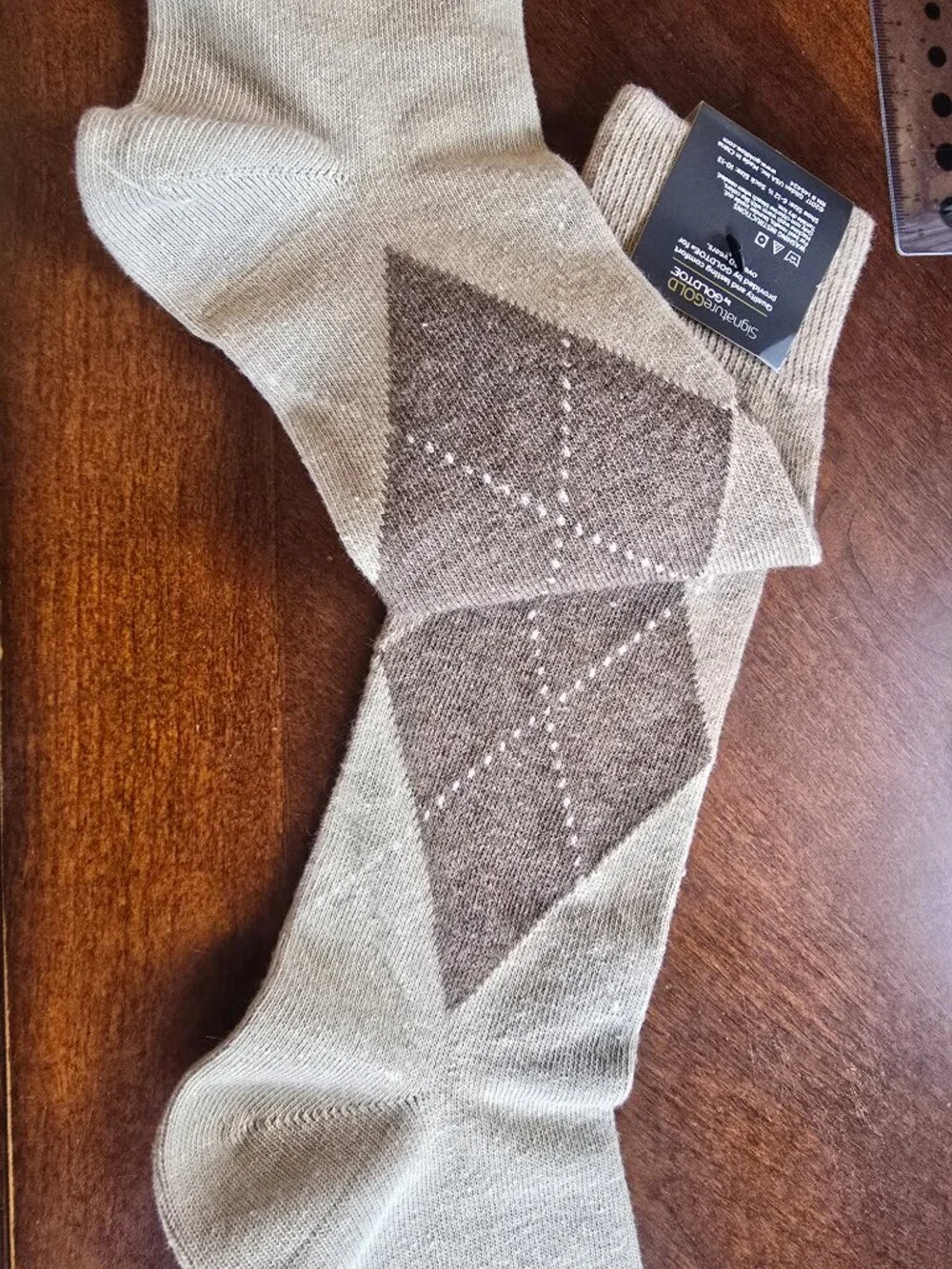 Signature Gold by GoldToe Men's Argyle Socks - Tan - Moisture Control - NWT